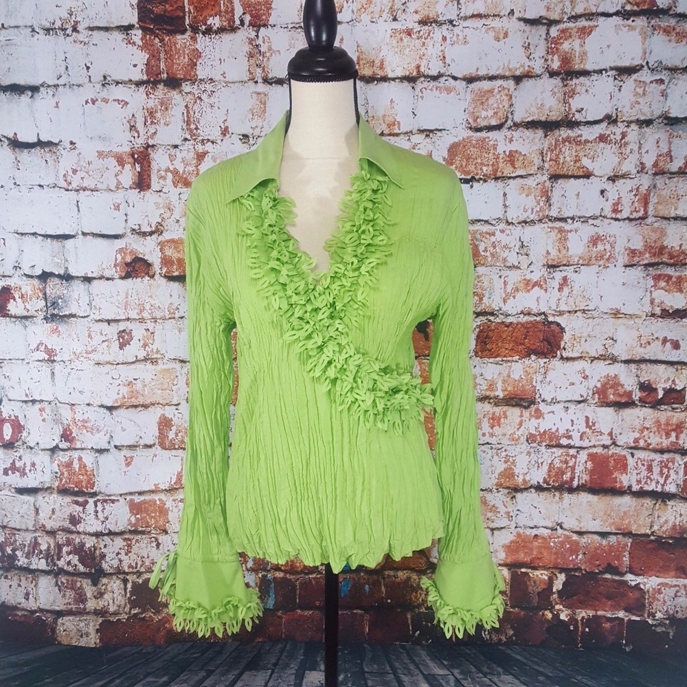Kaelyn Max green crinkle fabric bell wrist blouse